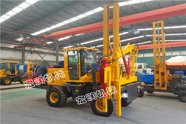 護(hù)欄打樁機(jī)河南蘭考施工現(xiàn)場(chǎng)