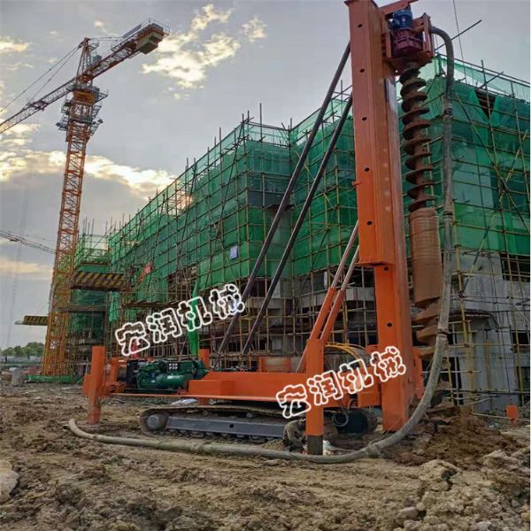 濟(jì)寧宏潤cfg液壓長螺旋鉆孔機(jī)現(xiàn)場施工